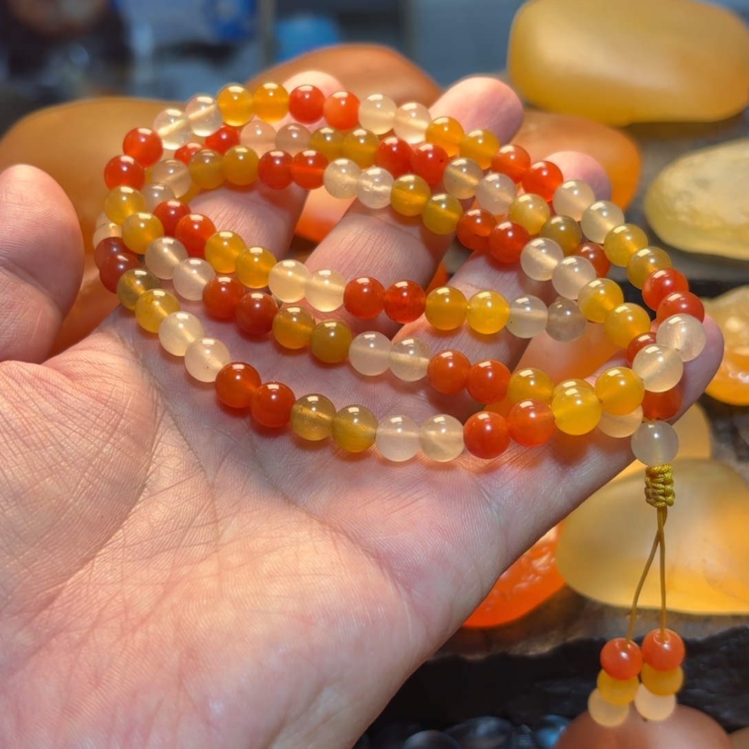 余***石英岩玉未镶嵌手串