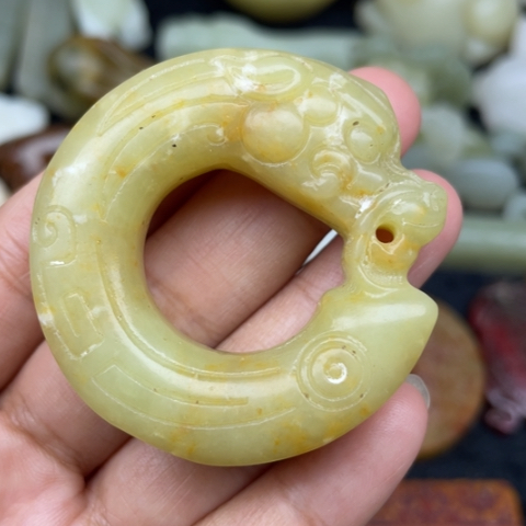 未镶嵌蛇纹石玉颈饰12