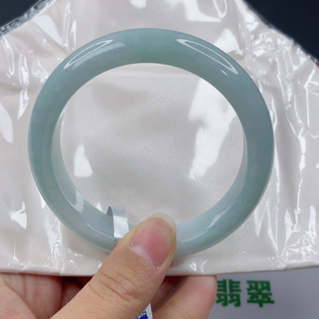 ，***翡翠未镶嵌手镯A货冰冰蓝