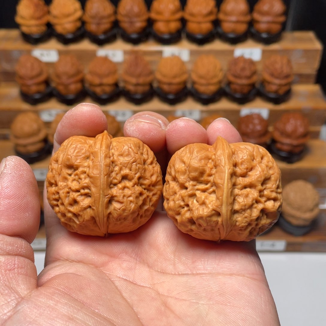 文玩核桃吊坠铁麒麟元宝