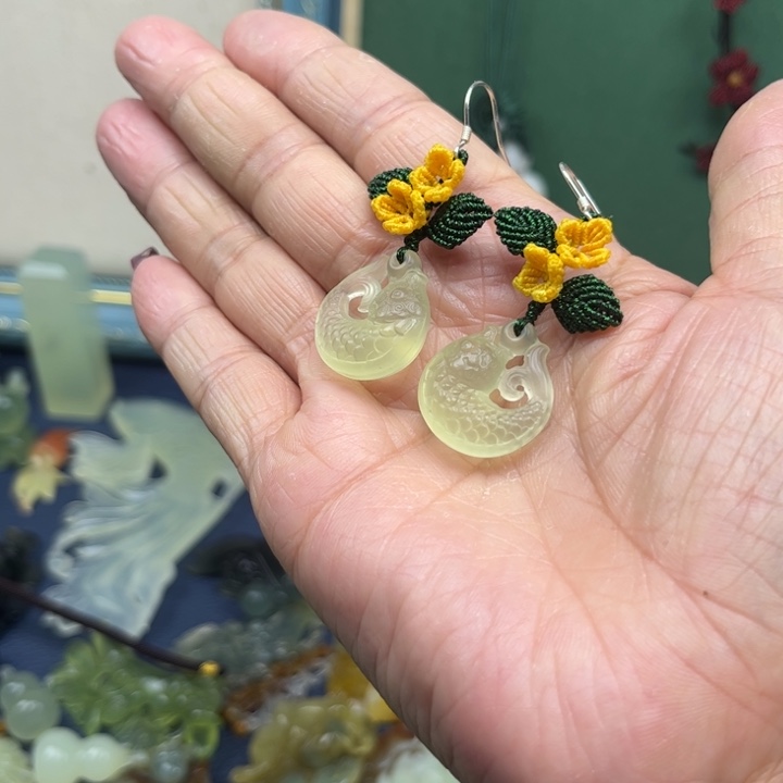 蛇纹石玉耳环合金