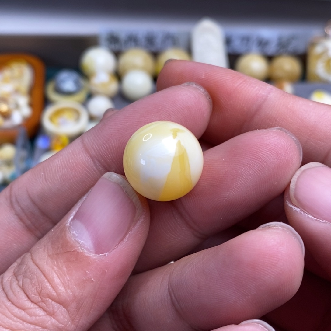 琥珀裸石未镶嵌瓷白妖花17mm+