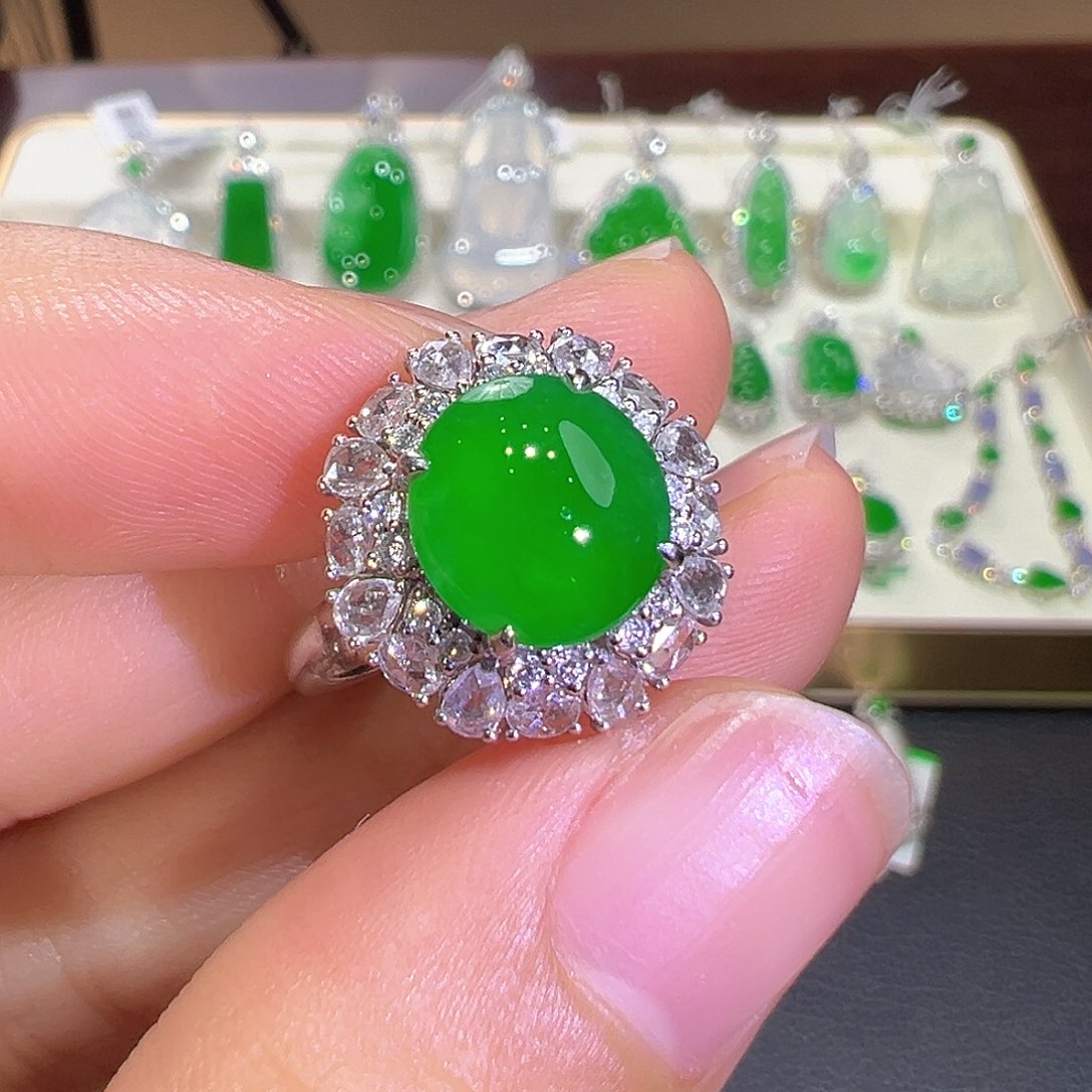 翡翠18K金镶嵌戒指