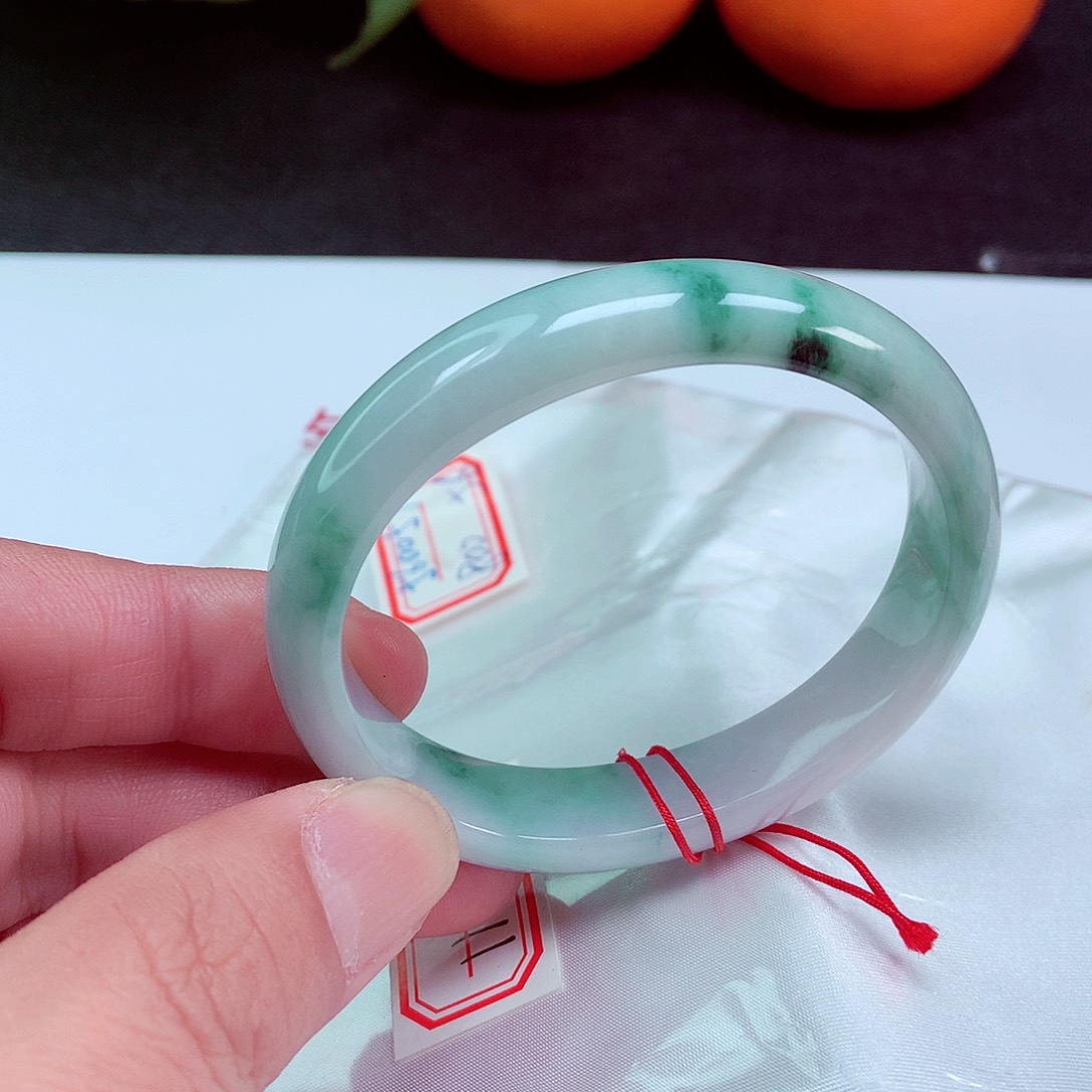 翡翠手镯（圆镯）未镶嵌贵妃圈口56