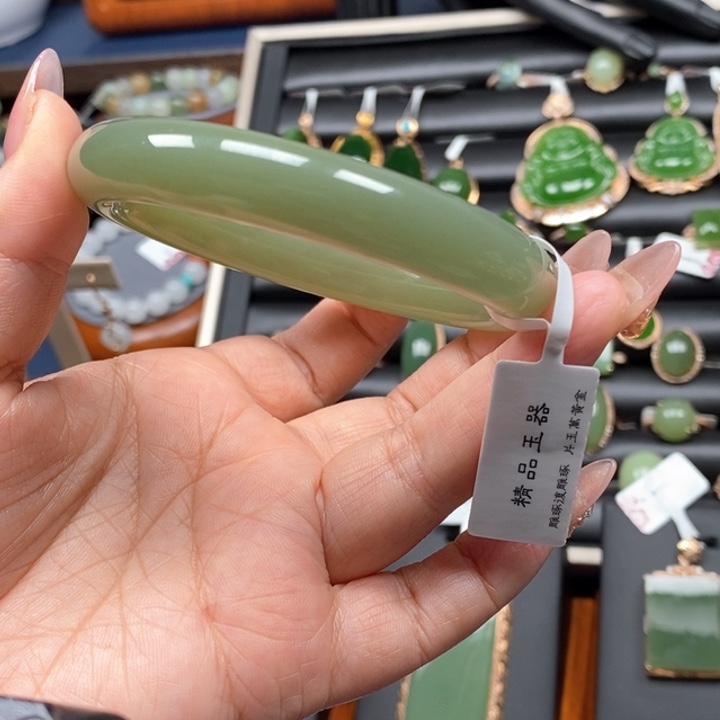 和田玉手镯未镶嵌