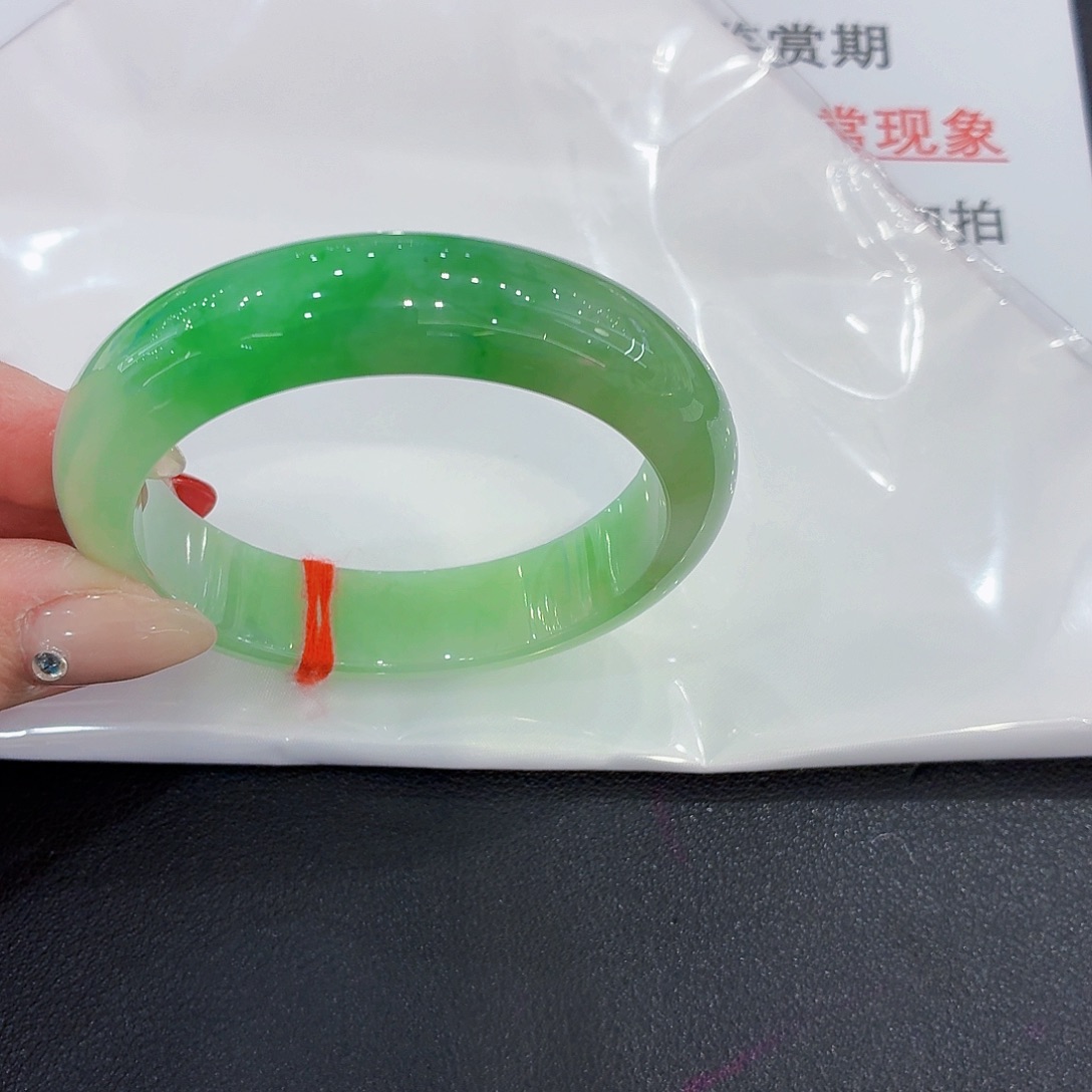 仙***姐翡翠未镶嵌手镯翡翠54.55圈口（强推）