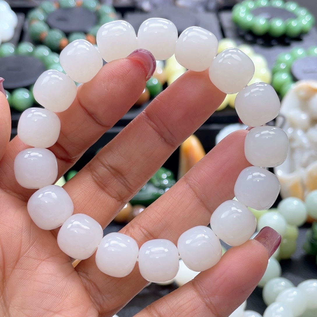 和田玉手串未镶嵌?**人