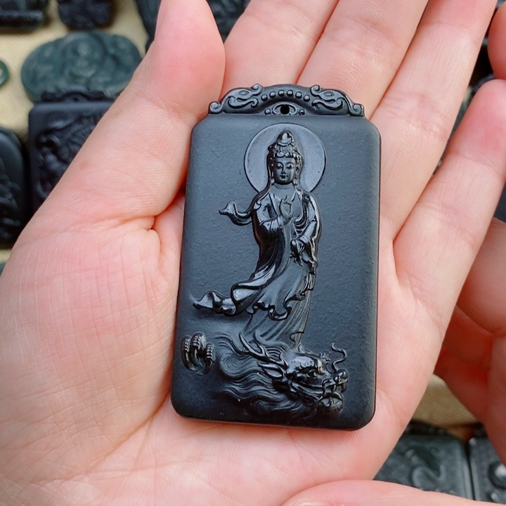 和田玉（青玉）未镶嵌颈饰双面雕刻