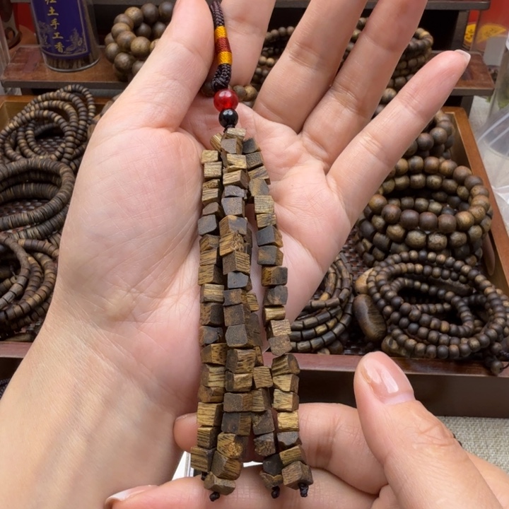 沉香碎屑奇楠车挂件