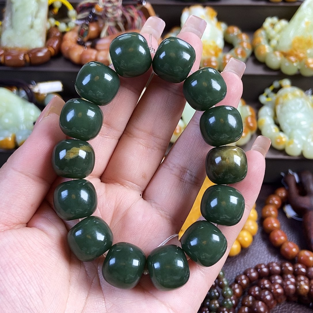 透闪石质玉未镶嵌手串