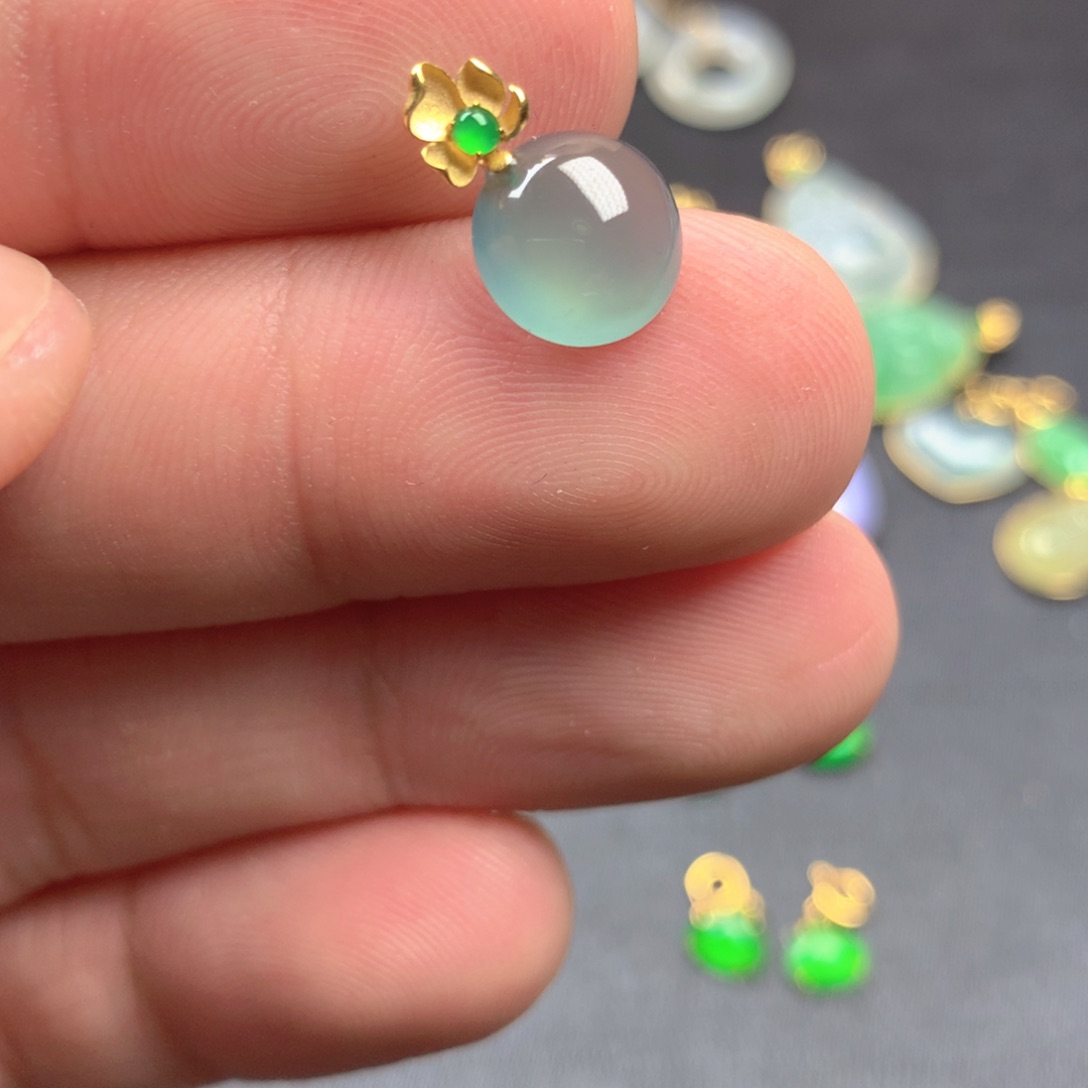 【闪购商品】颈饰18K金镶嵌翡翠翡翠