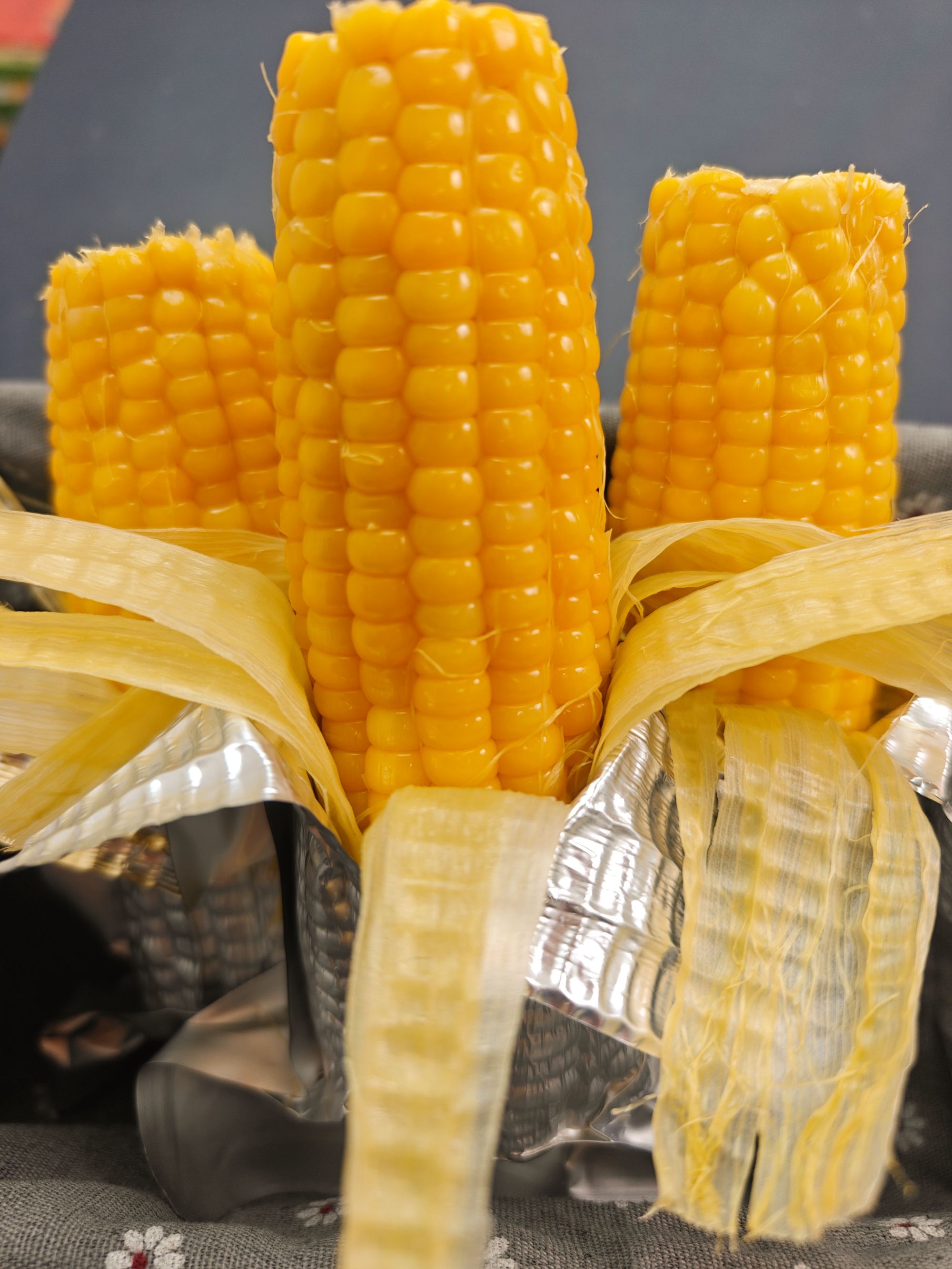 （铝箔包装带原叶}保留玉米原汁原味 10 支300g 以上（ 试吃两支）