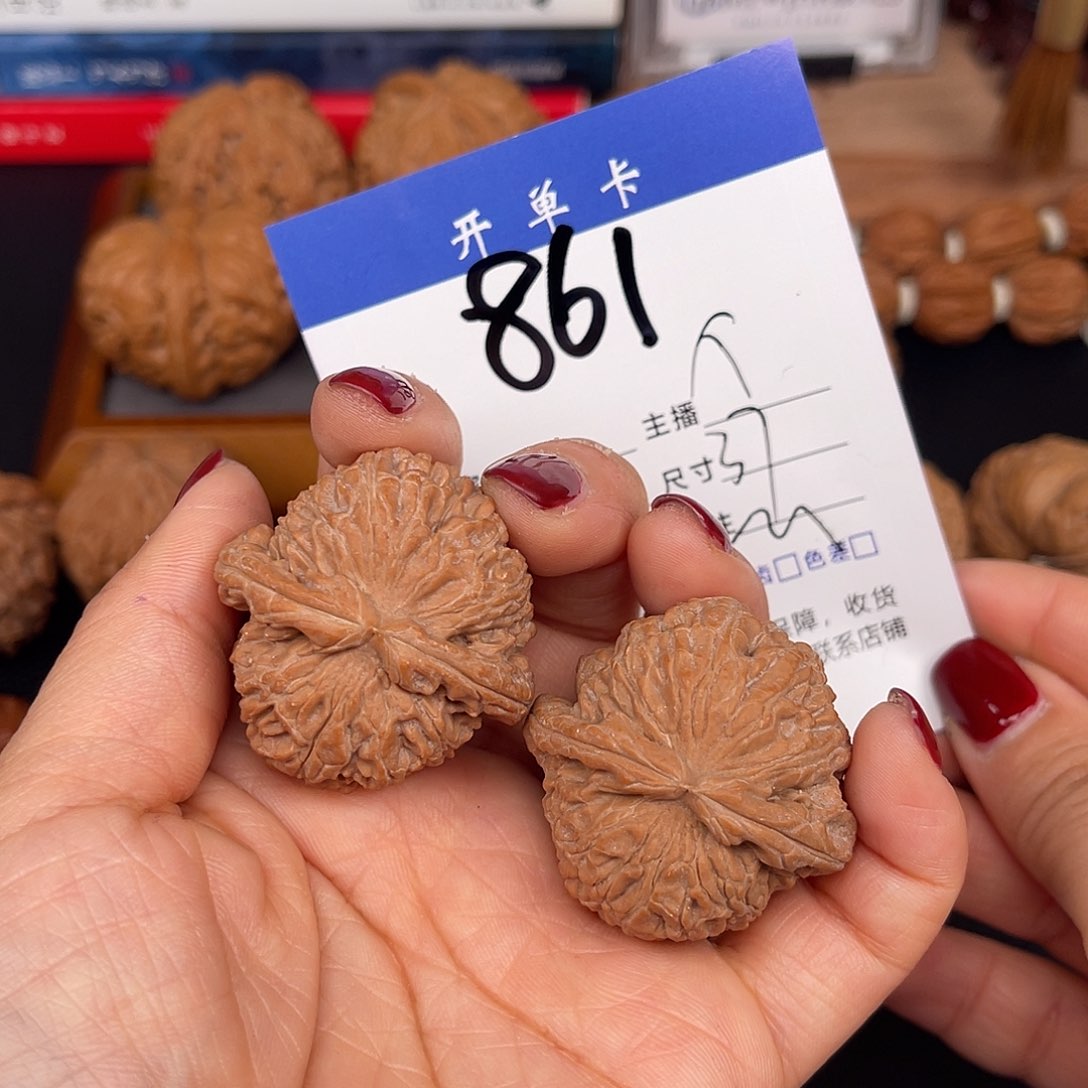 文玩核桃吊坠白狮子37尺。 无刀修 861