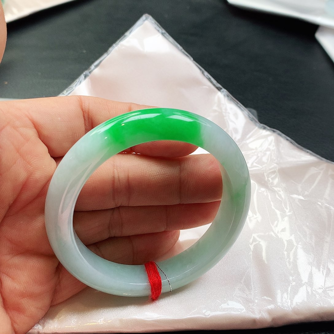 未镶嵌手镯翡翠天然翡翠手镯