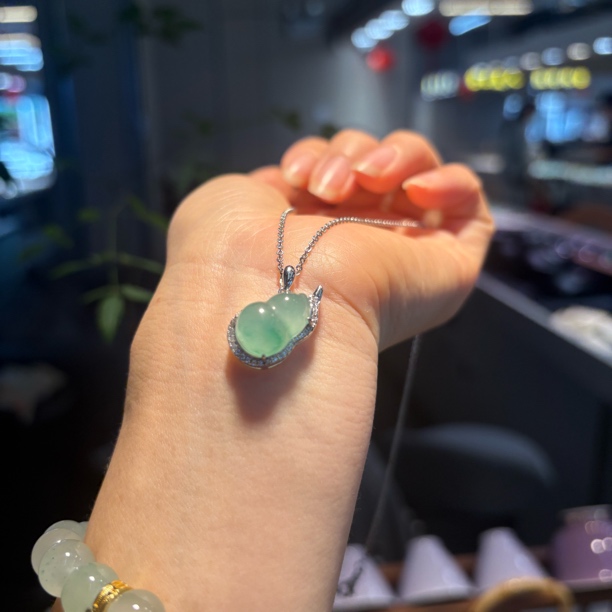 天然非洲翠葫芦925银镶嵌吊坠带链