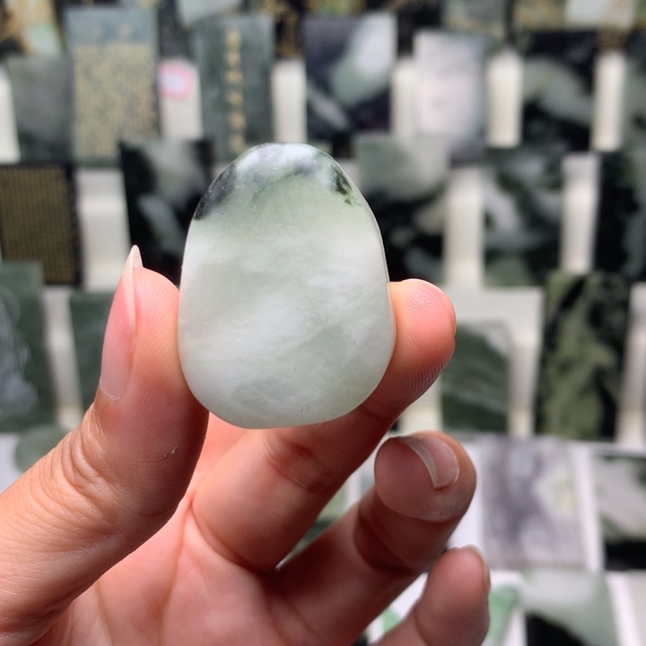 独山玉颈饰未镶嵌