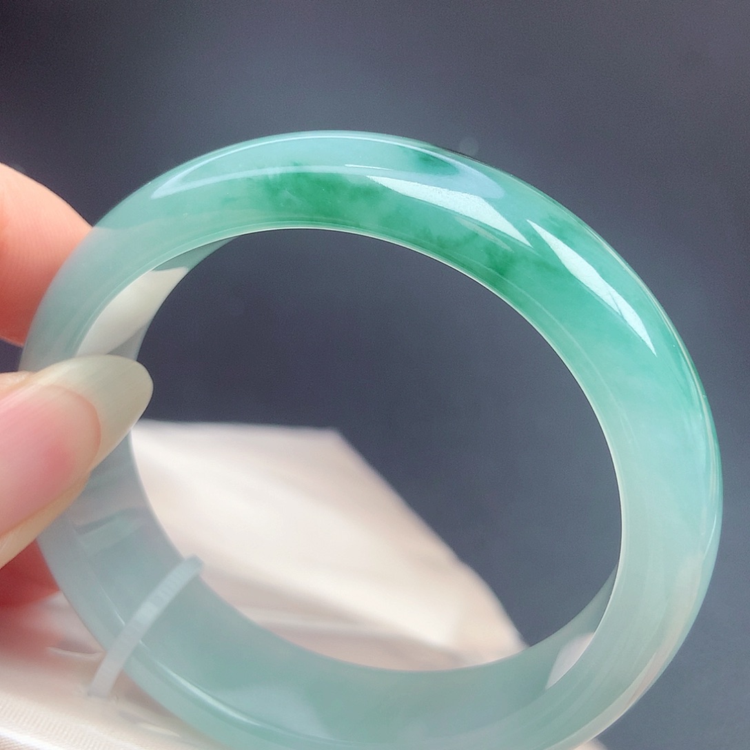 翡翠未镶嵌手镯（贵妃镯）53.5圈口