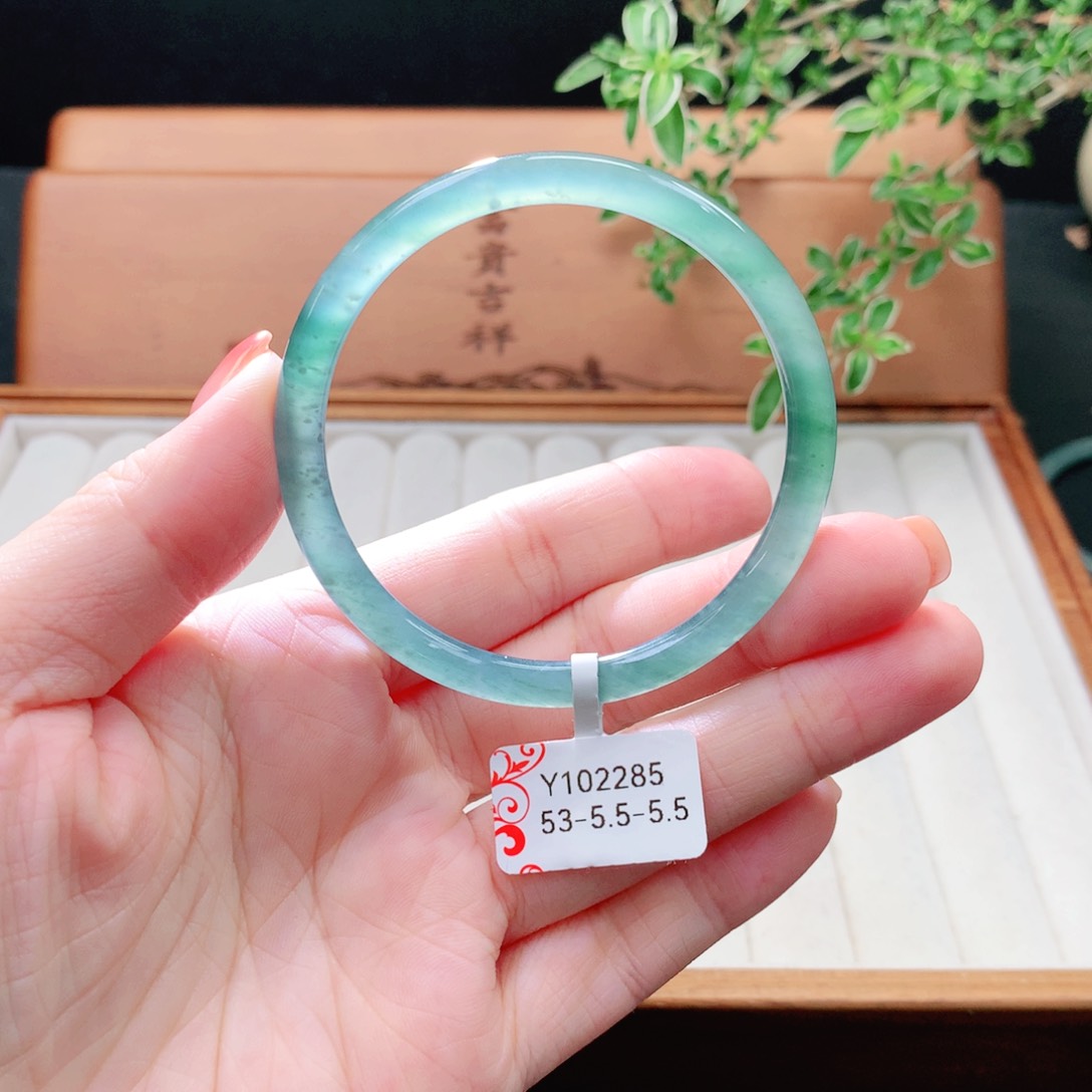 未镶嵌手镯（圆镯）翡翠