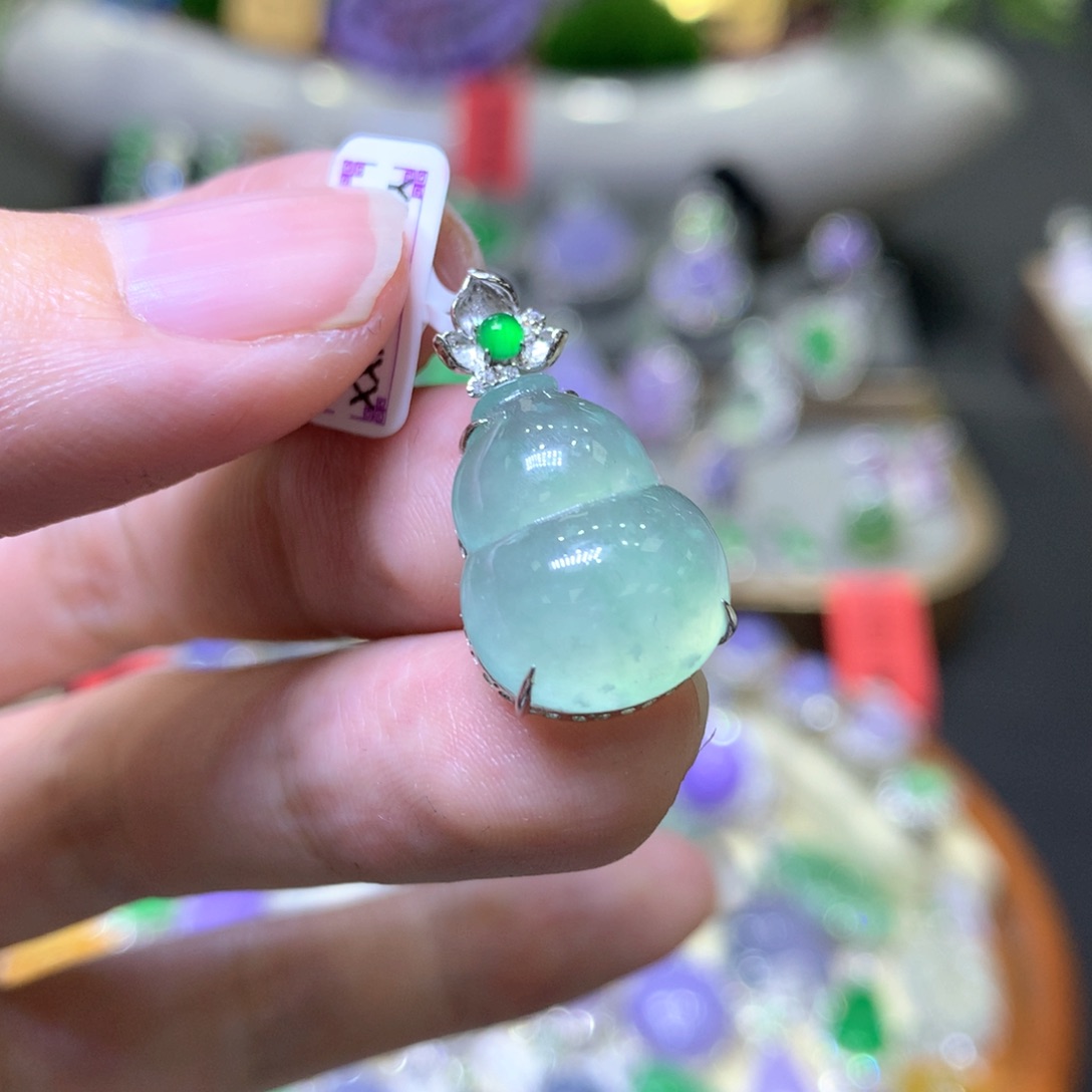 【闪购商品】翡翠颈饰18K金镶嵌翡翠吊坠项链