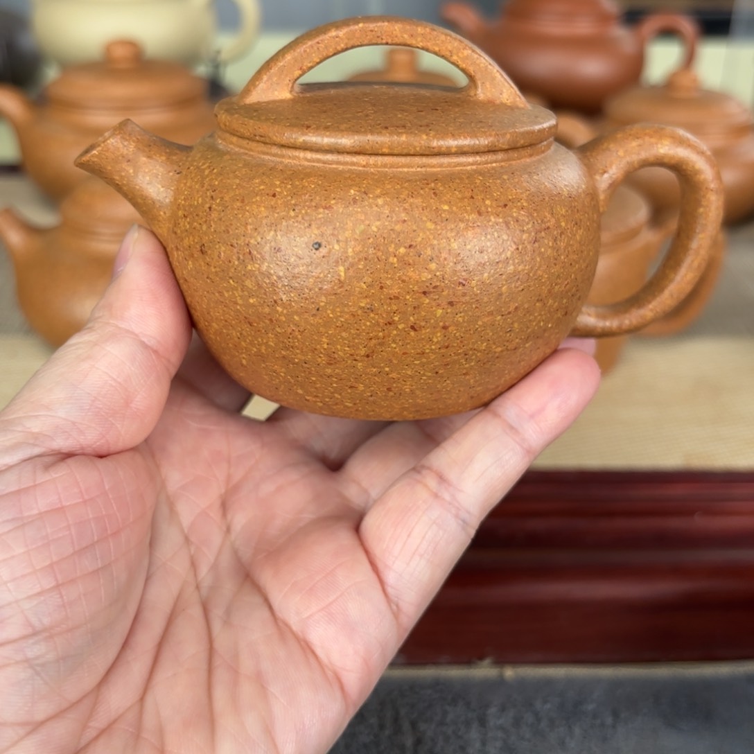 紫砂茶壶梨皮黄段玉瓦180