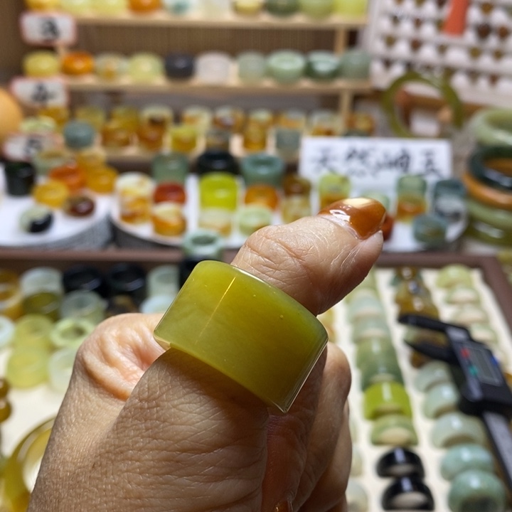 陈***师岫玉未镶嵌戒圈岫玉精品指环