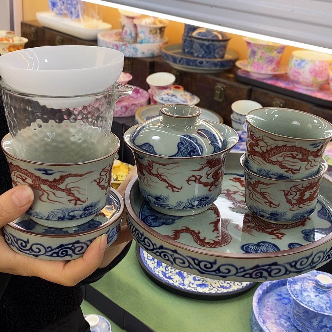 盖碗里的水煮开后放入