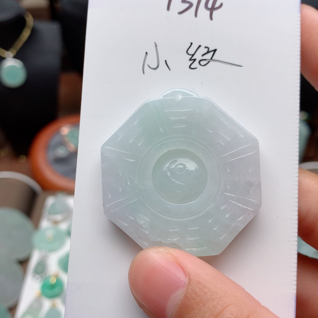 翡翠颈饰未镶嵌吊坠