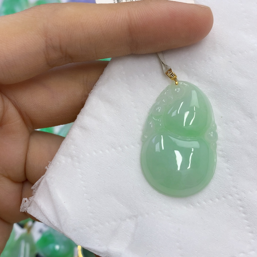 翡翠18K金镶嵌颈饰翡翠