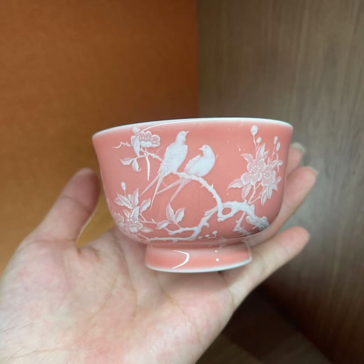 景德镇陶瓷桃红花鸟主人杯