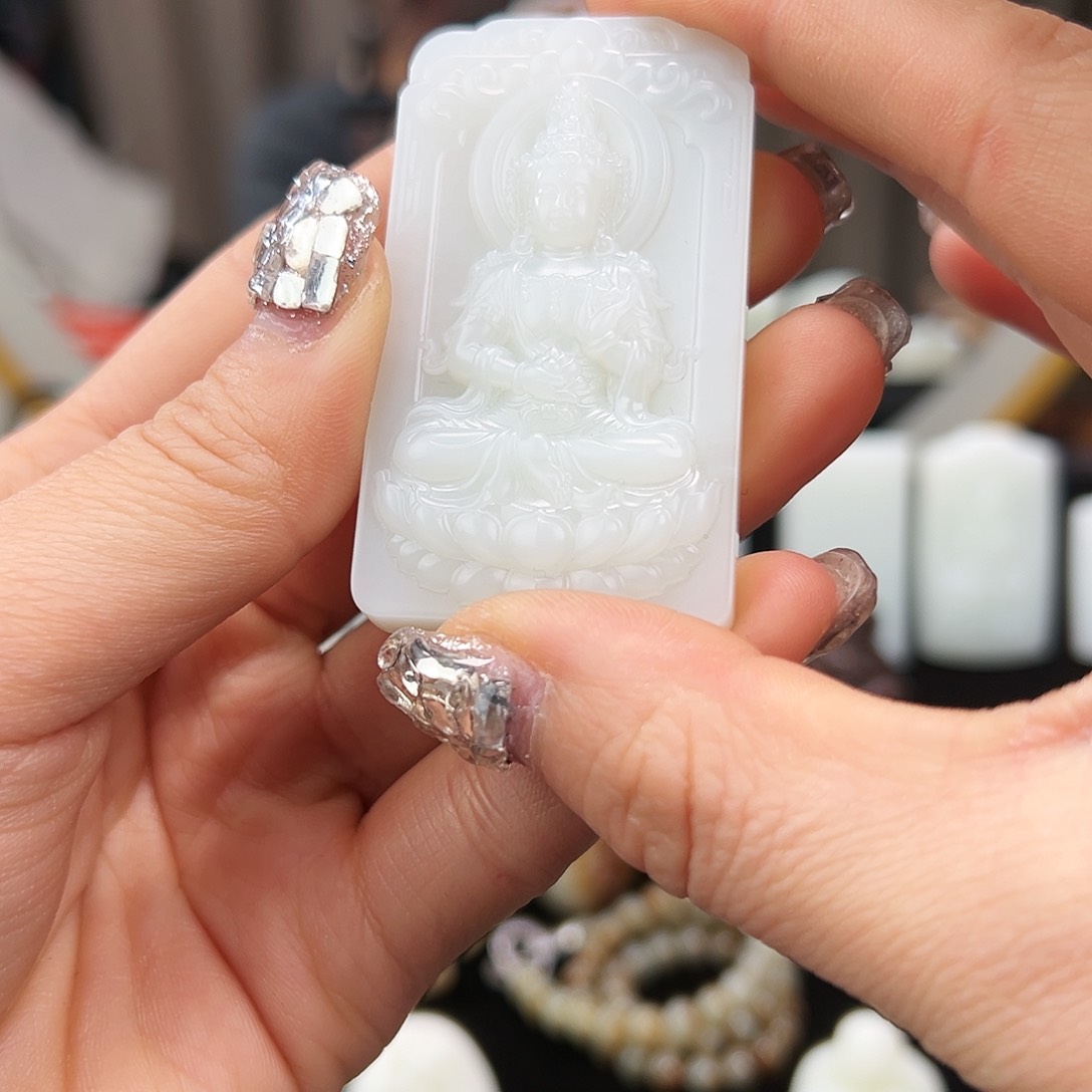 和田玉颈饰未镶嵌井*鱼