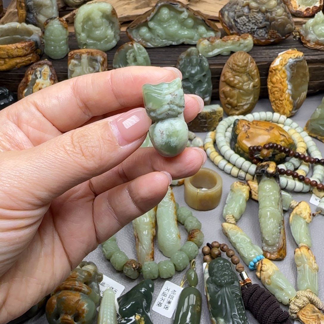 岫岩河磨玉（透闪石质玉）未镶嵌珠宝奇石