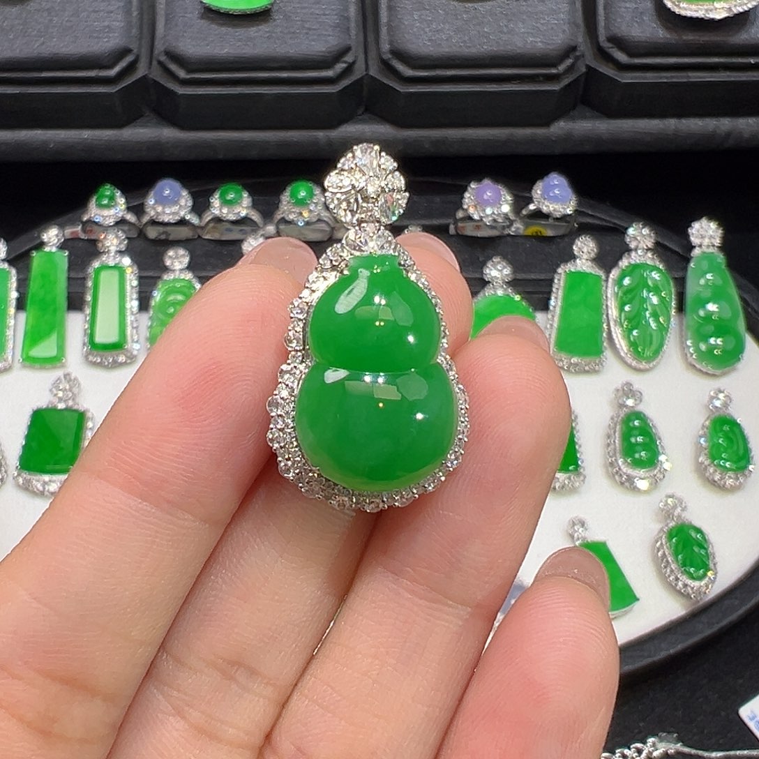 翡翠18K金镶嵌颈饰心**拉收到货48小时鉴赏期