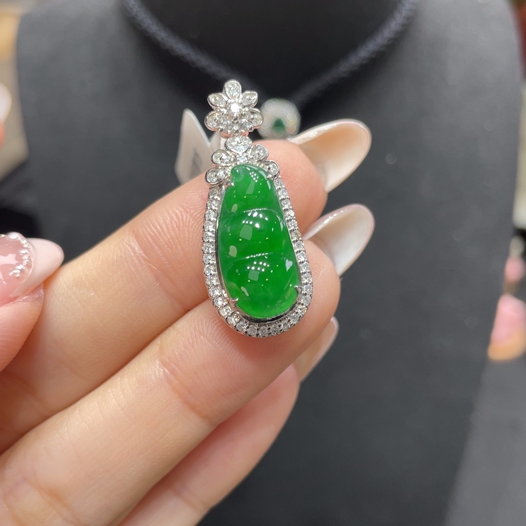 翡翠颈饰18K金镶嵌天然缅甸翡翠a货