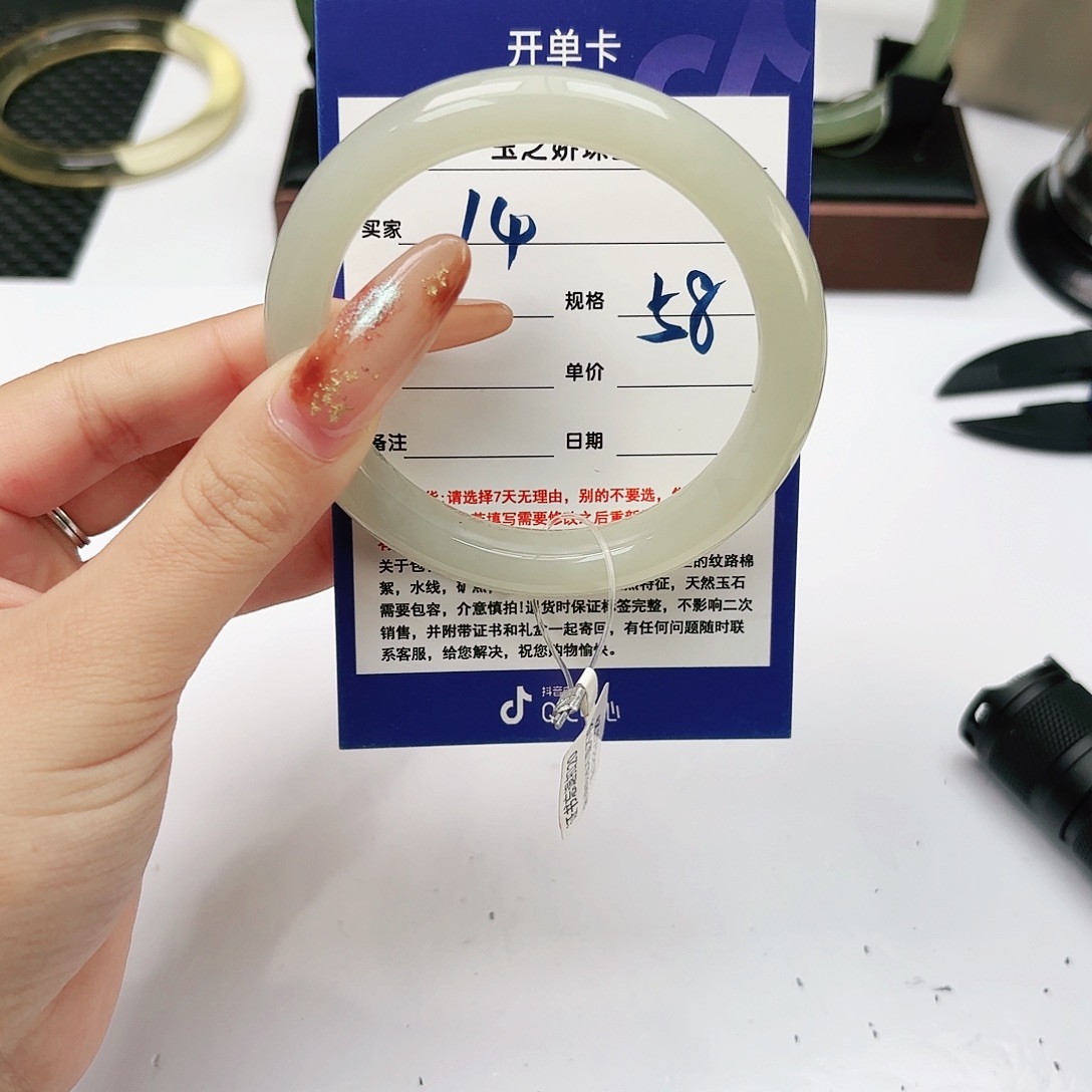 和田玉未镶嵌手镯