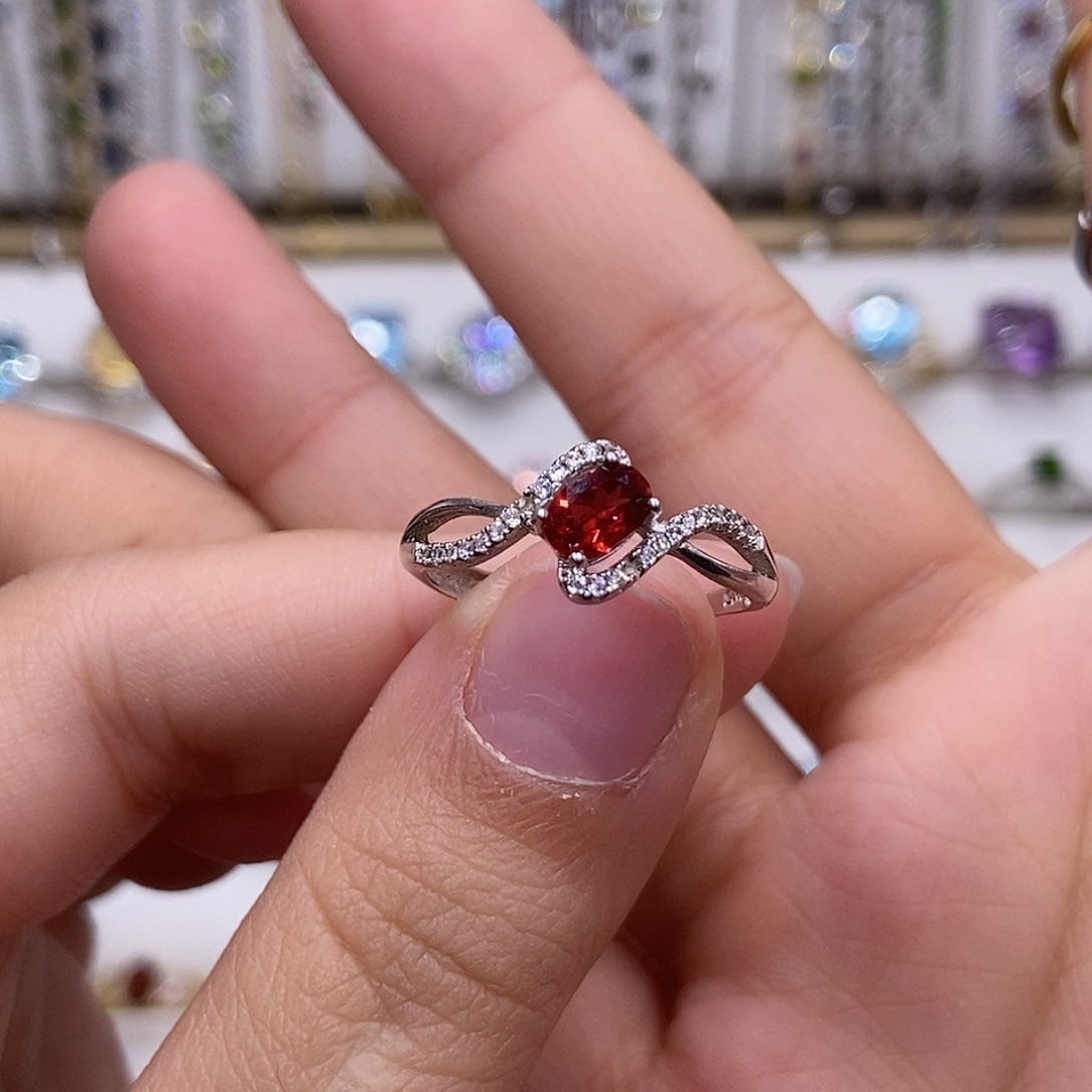 银S925镶嵌石榴石戒指