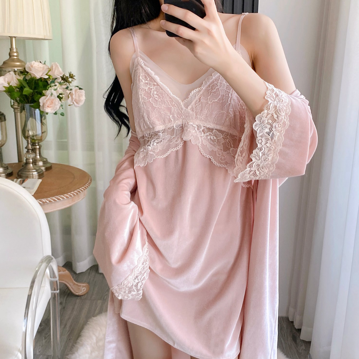 TanTan秋冬新款金丝绒带胸垫纯欲风蕾丝拼接吊带睡裙女家居服
