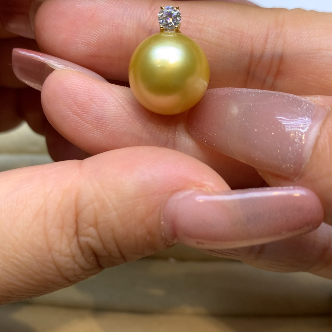 颈饰18K金镶嵌海水珍珠