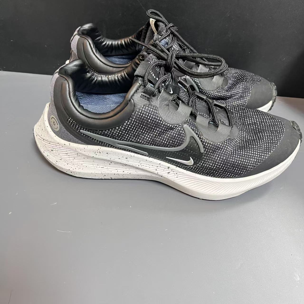 41码 低帮 黑色 跑鞋