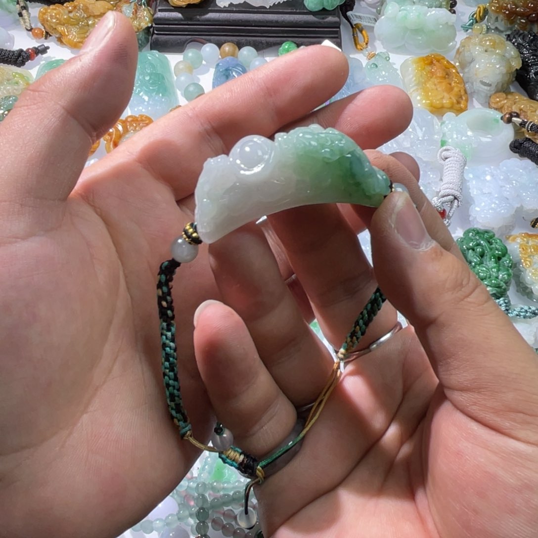 翡翠颈饰未镶嵌天然