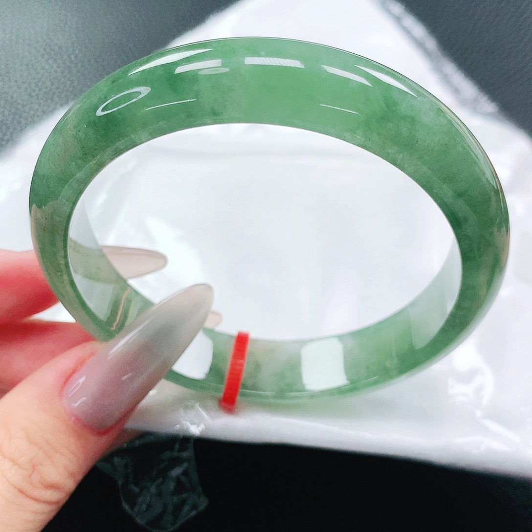 翡翠手镯未镶嵌57圈