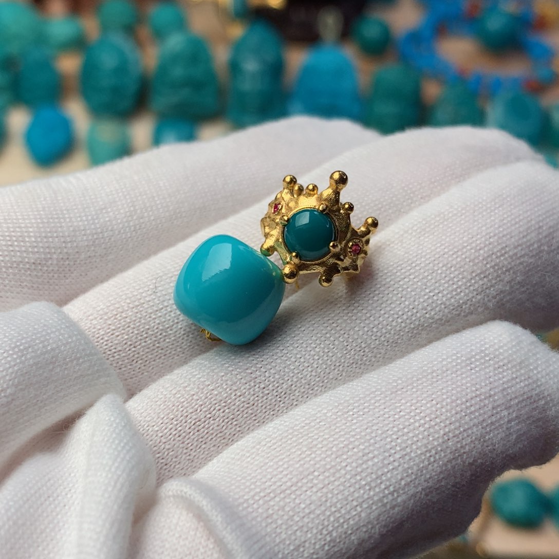 绿松石珠宝奇石18K金镶嵌多****咪