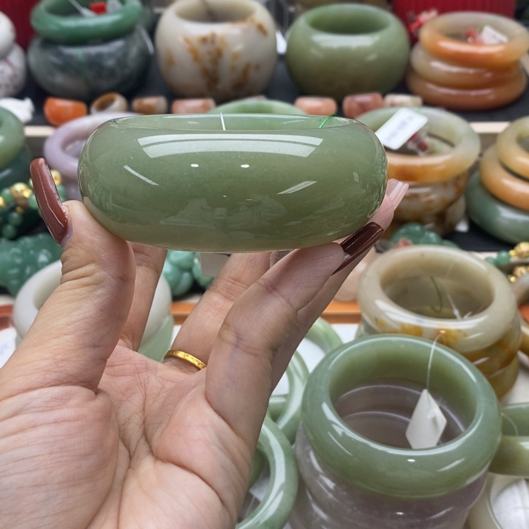 石英岩玉未镶嵌手镯