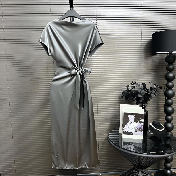 2025春夏新款石墨灰高级感长款正肩连衣裙