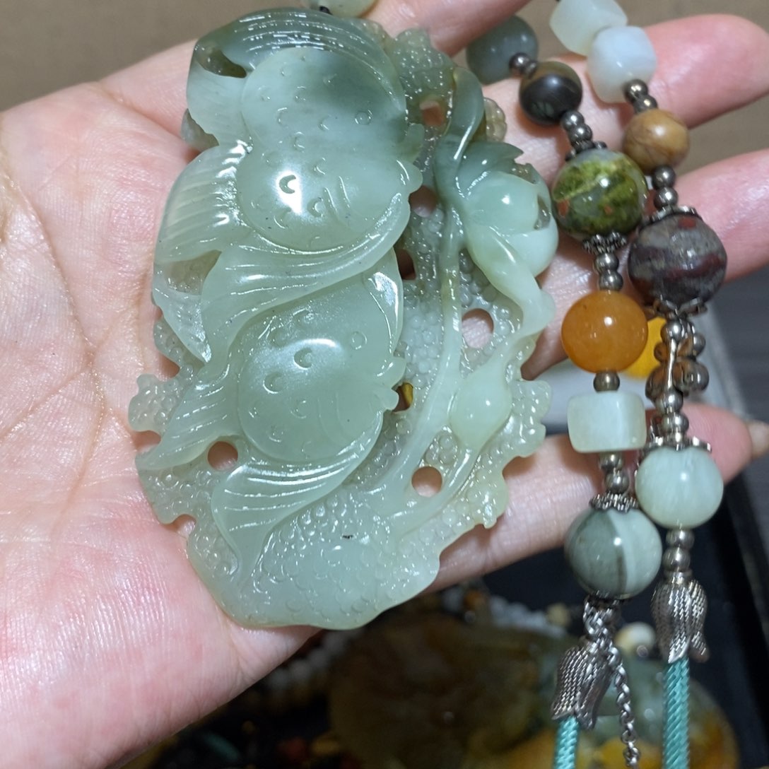 蛇纹石玉颈饰未镶嵌