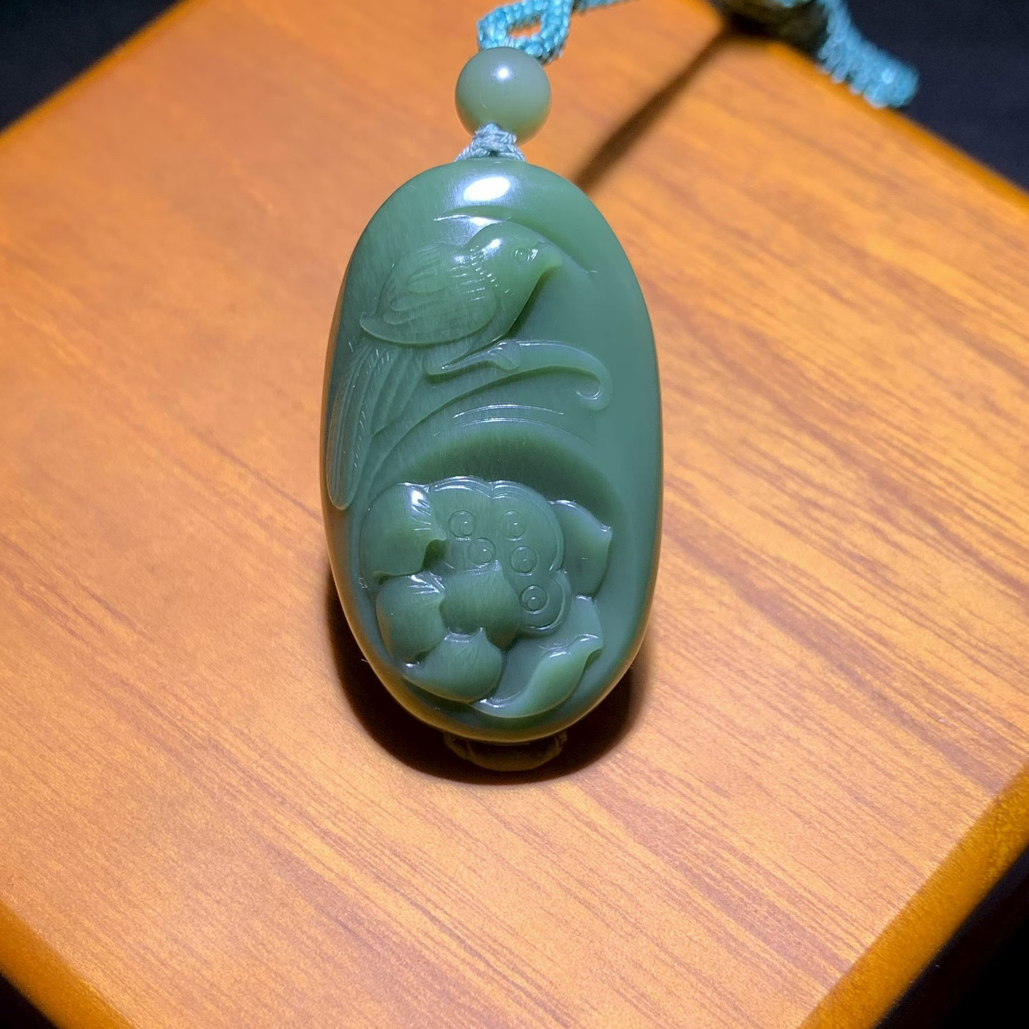 新疆和田玉沙枣青花鸟挂件39*24mm