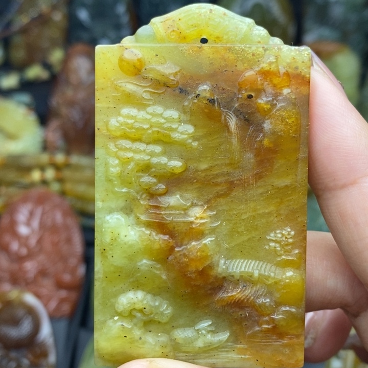 蛇纹石玉未镶嵌颈饰