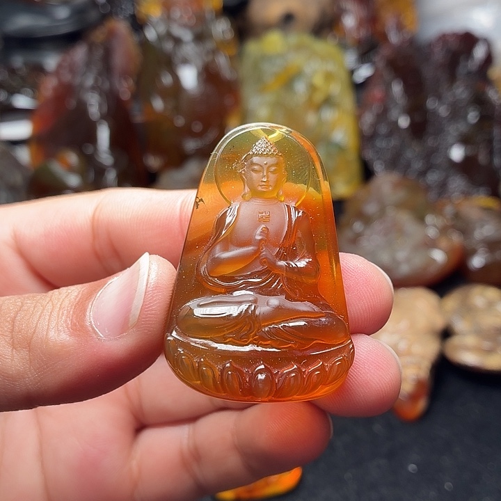 琥珀未镶嵌颈饰羊猴守护神大日196