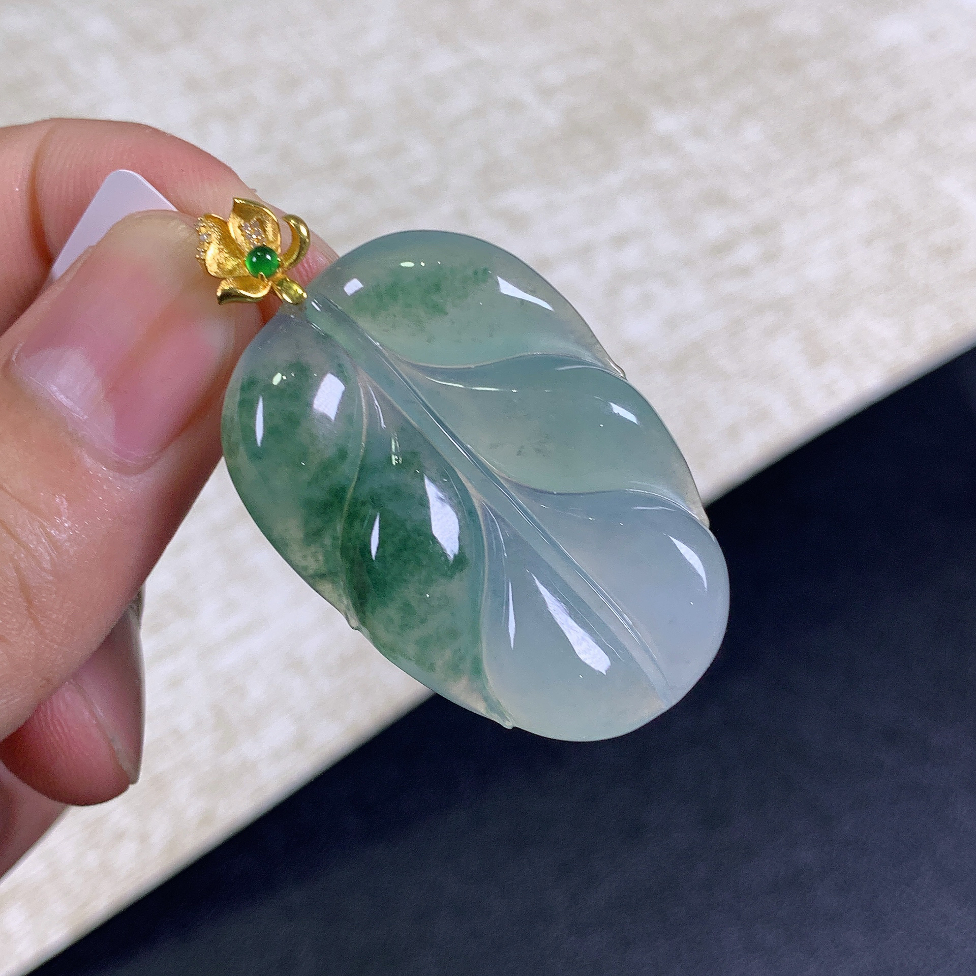 缅甸天然A货翡翠18k金镶嵌冰种胶润飘绿花叶子吊坠44x25.5x5.4