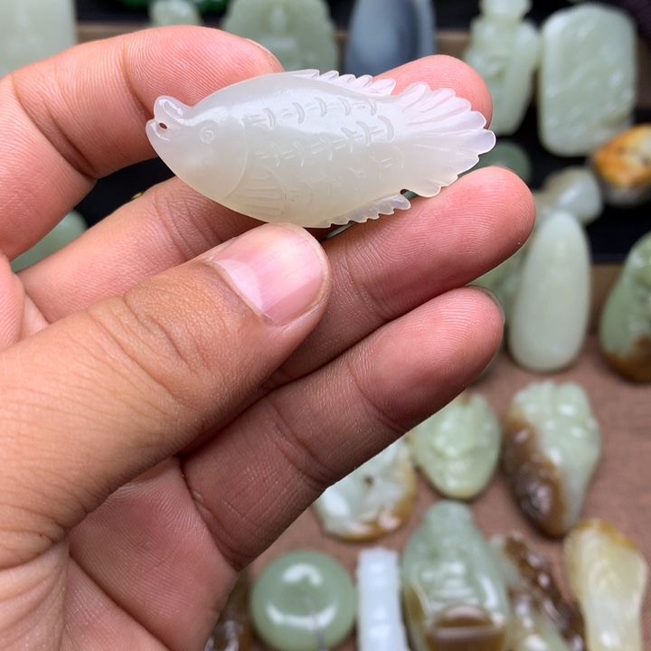 和田玉（糖玉）未镶嵌颈饰