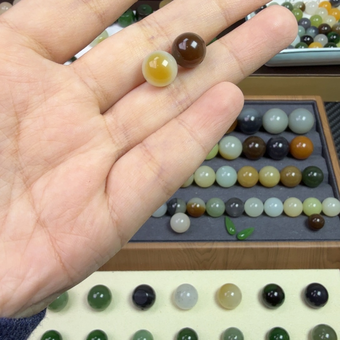 填***字和田玉未镶嵌珠宝半成品卡10糖白红糖